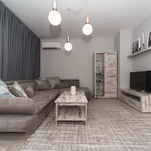 Fashionable 1bd Flat In The Centre Of Plovdiv